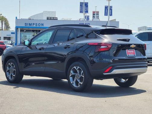 Mosaic Black Metallic 2026 Chevrolet Trax LT