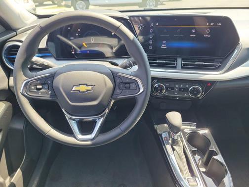 Mosaic Black Metallic 2026 Chevrolet Trax LT