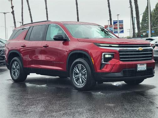 2024 Chevrolet Traverse LT