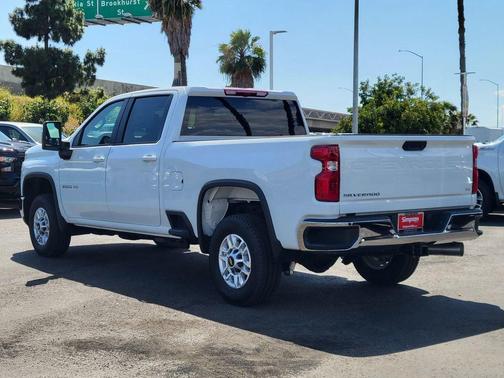 Summit White 2026 Chevrolet Silverado 2500 LT