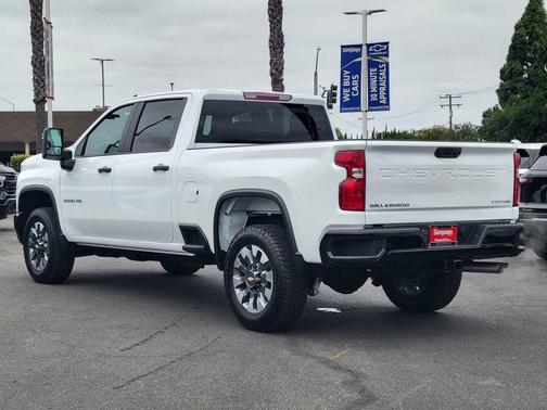 Summit White 2026 Chevrolet Silverado 2500 Custom