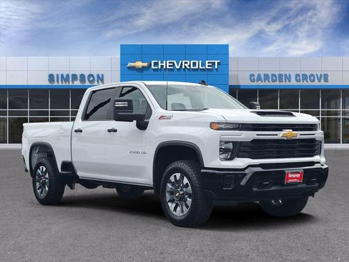 Summit White 2026 Chevrolet Silverado 2500 Custom