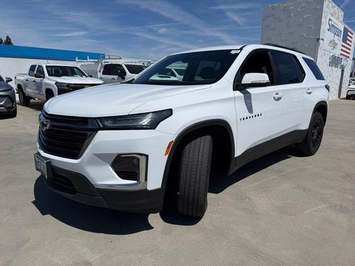 Summit White 2023 Chevrolet Traverse LT Cloth