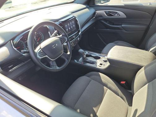 Summit White 2023 Chevrolet Traverse LT Cloth