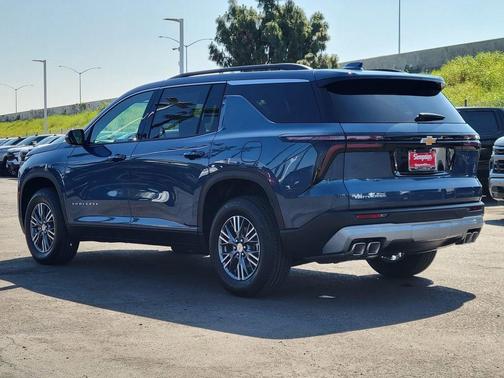 Lakeshore Blue Metallic 2026 Chevrolet Traverse LT