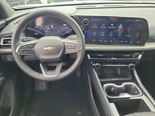 Summit White 2026 Chevrolet Traverse LT