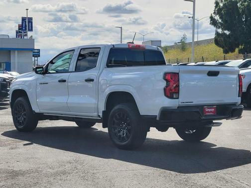 Summit White 2026 Chevrolet Colorado WT