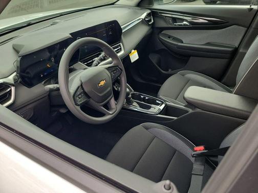 Summit White 2026 Chevrolet Trailblazer LT