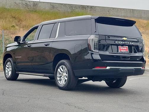 2025 Chevrolet Suburban LT