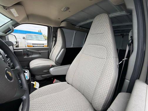 Summit White 2025 Chevrolet Express 2500 Work Van