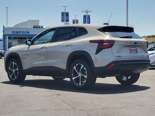 White Sands 2026 Chevrolet Trax FWD 1RS