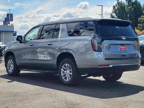 Sterling Gray Metallic 2026 Chevrolet Suburban LT