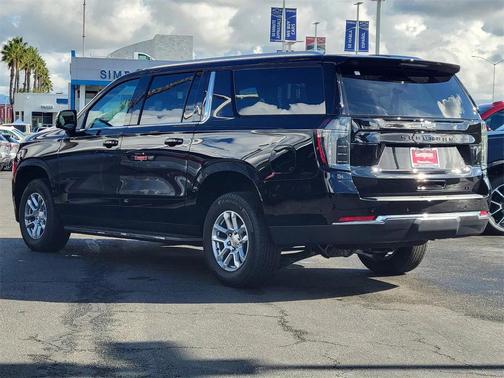 2026 Chevrolet Suburban LT
