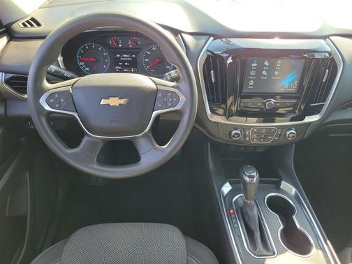 Silver Ice Metallic 2019 Chevrolet Traverse LS