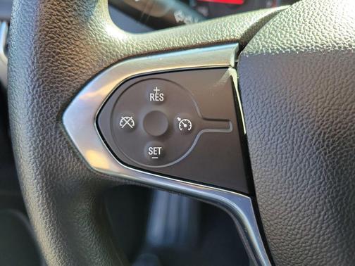Silver Ice Metallic 2019 Chevrolet Traverse LS