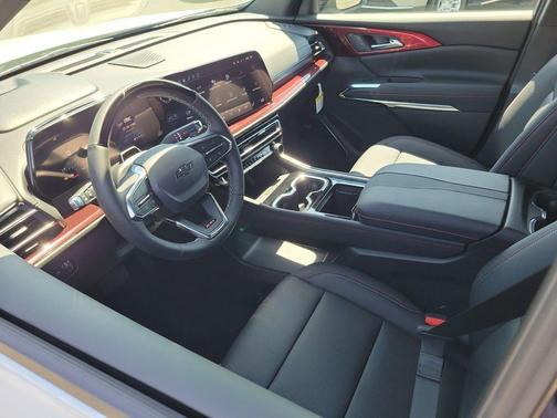 Polar White Tricoat 2026 Chevrolet Traverse AWD Z71