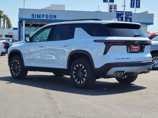 Polar White Tricoat 2026 Chevrolet Traverse AWD Z71