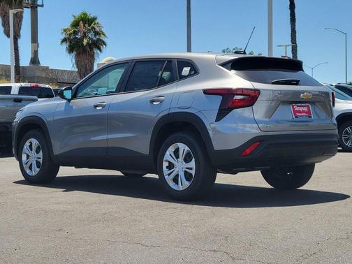 Sterling Gray Metallic 2026 Chevrolet Trax LS