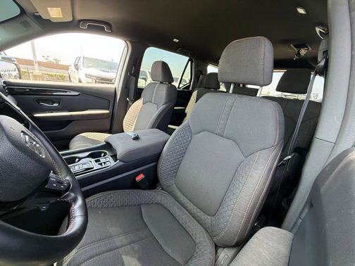 Platinum White Pearl 2025 Honda Pilot Sport