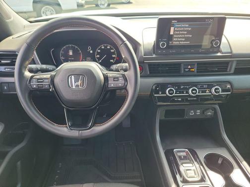 Platinum White Pearl 2025 Honda Pilot Sport