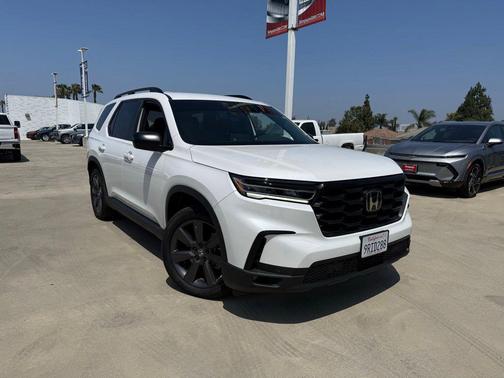 Platinum White Pearl 2025 Honda Pilot Sport