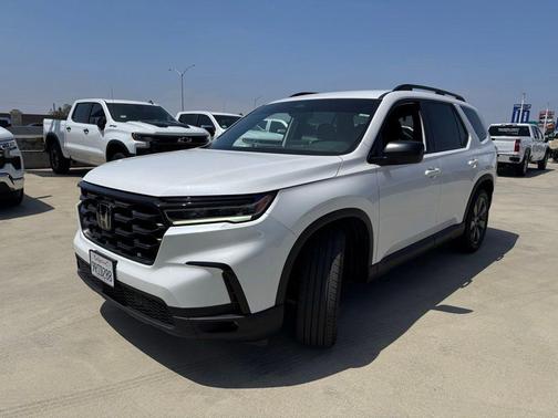 Platinum White Pearl 2025 Honda Pilot Sport