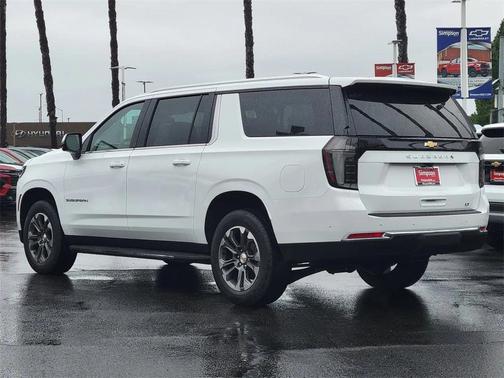 2026 Chevrolet Suburban LT