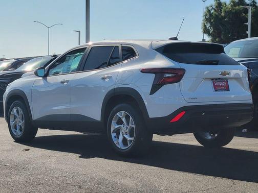 Summit White 2026 Chevrolet Trax LS