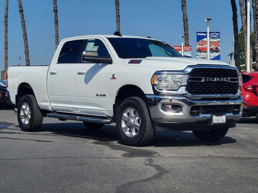 Bright White Clearcoat 2022 RAM 2500 Big Horn Crew Cab 4x4 6'4' Box