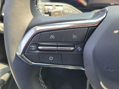 Summit White 2026 Chevrolet Traverse LT