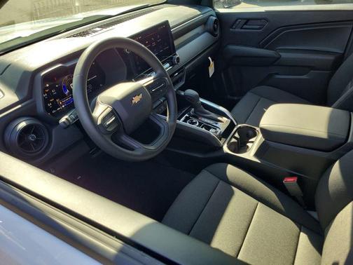 Summit White 2026 Chevrolet Colorado WT