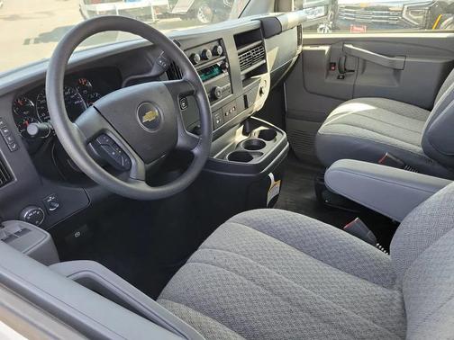 2025 Chevrolet Express 2500 RWD 2500 Regular Wheelbase WT