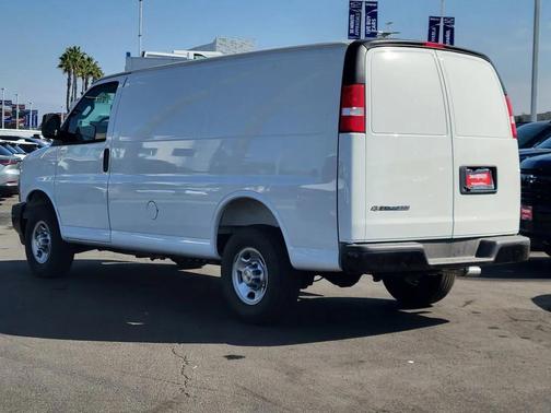 2025 Chevrolet Express 2500 RWD 2500 Regular Wheelbase WT