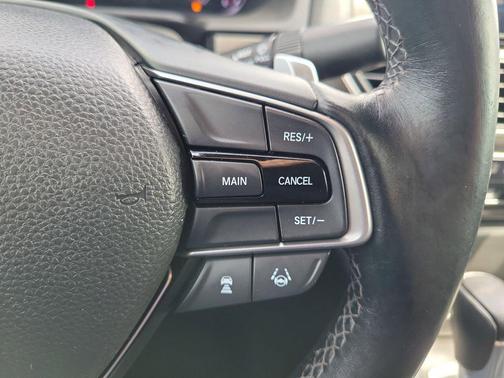 Lunar Silver Metallic 2018 Honda Accord Sport