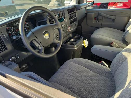 2025 Chevrolet Express 2500 RWD 2500 Regular Wheelbase WT