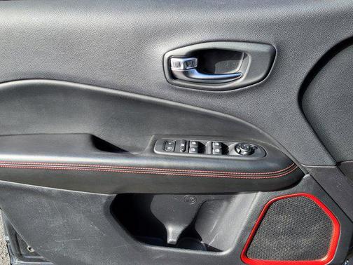 Diamond Black Crystal Pearlcoat 2018 Jeep Compass Trailhawk