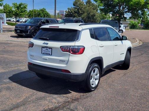Photo 4 of 28 of 2018 Jeep Compass Latitude