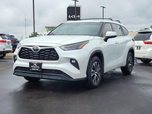 Wind Chill Pearl 2022 Toyota Highlander XLE