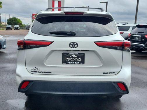 Wind Chill Pearl 2022 Toyota Highlander XLE