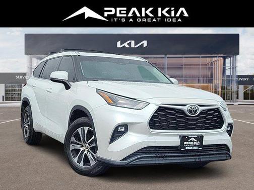 Wind Chill Pearl 2022 Toyota Highlander XLE