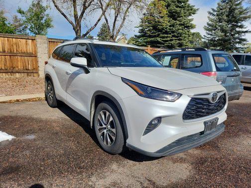 Wind Chill Pearl 2022 Toyota Highlander XLE