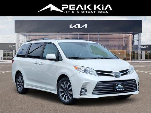 White 2018 Toyota Sienna XLE Premium