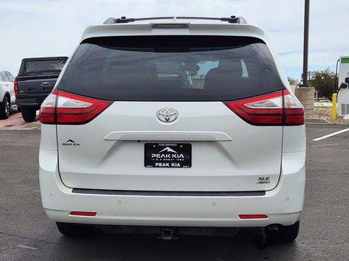 White 2018 Toyota Sienna XLE Premium