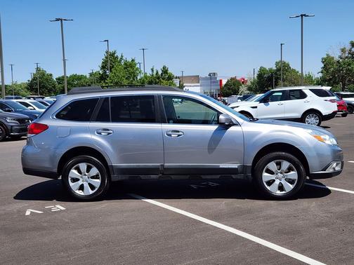 Steel Silver Metallic 2010 Subaru Outback 2.5 i Premium