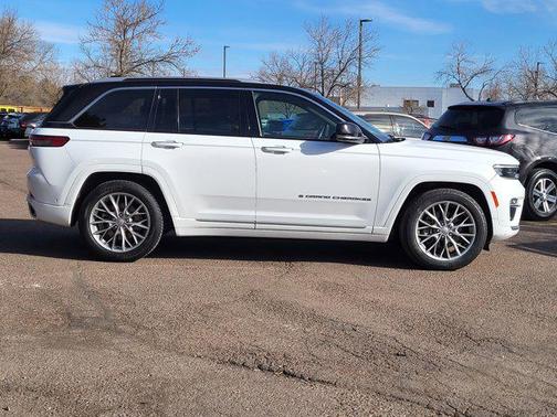 2022 Jeep Grand Cherokee Summit