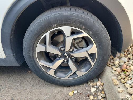 Snow White Pearl 2021 Kia Sportage LX