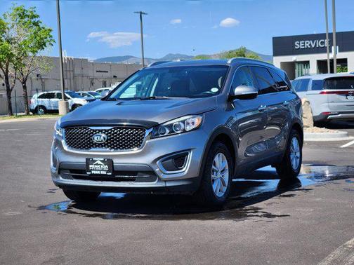 Titanium Silver 2017 Kia Sorento LX