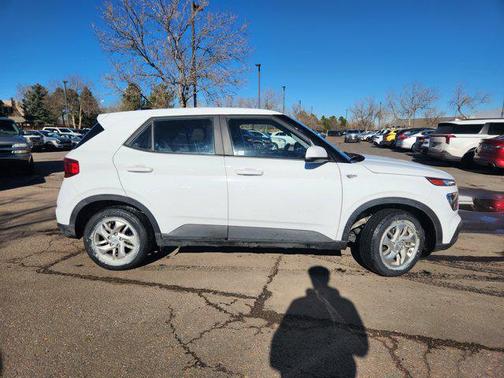 2021 Hyundai VENUE SE