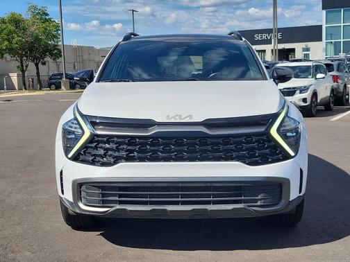 Glacial White Pearl 2024 Kia Sportage X-Line