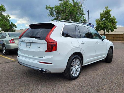 2016 Volvo XC90 T6 Momentum